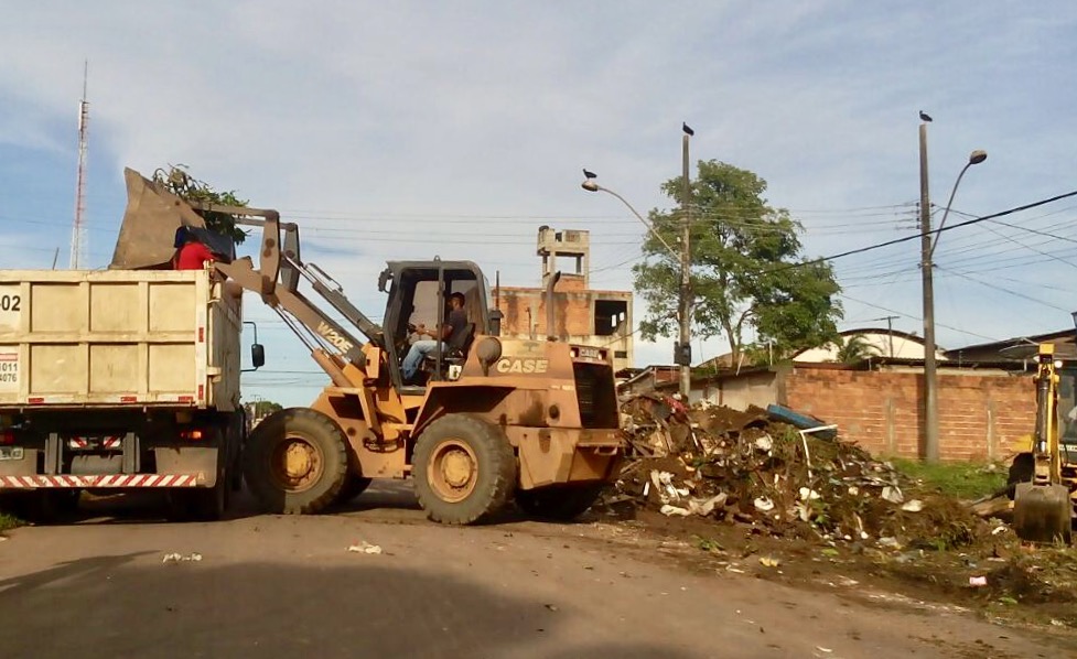 Lixeira viciada 80 toneladas de entulho são retiradas no Novo