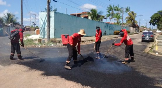 Semob executa serviços de recomposição do pavimento em vias públicas de Macapá