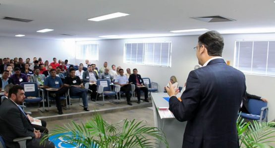 Prefeito de Macapá participa de seminário para garantir acesso a recursos federais no próximo mandato