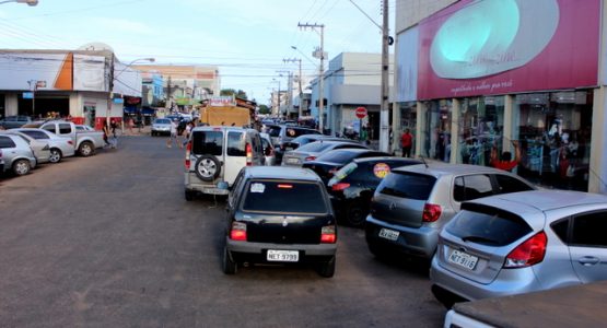 CTMac orienta sobre estacionamento irregular no centro de Macapá