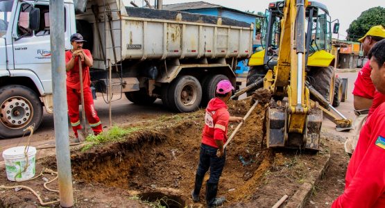 Prefeitura faz serviços de desobstrução no canal natural da Avenida Equatorial