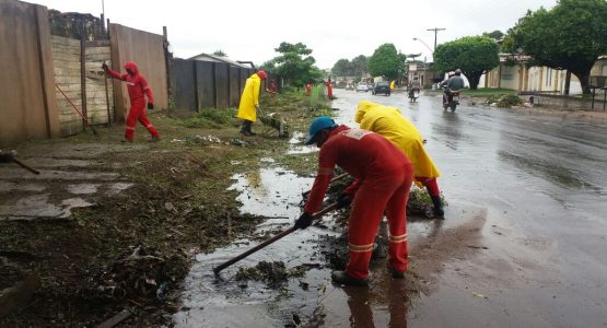 Mesmo com chuva, serviços de manutenção urbanística continuam na capital