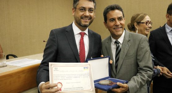 Prefeito Clécio participa de entrega do certificado e selo “Amigos da Justiça”