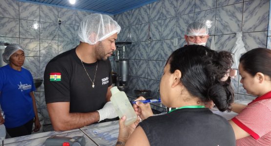 Vigilância Sanitária de Macapá faz análise microbiológica do açaí para verificar a qualidade do produto