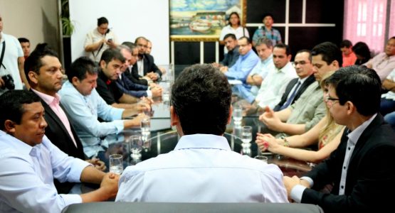 Prefeito discute sobre Gestão Integrada de Resíduos Sólidos com gestores de Santana, Mazagão e Laranjal do Jari