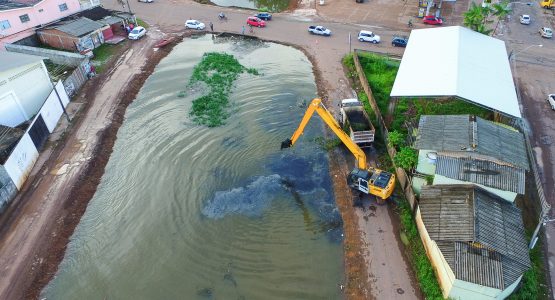 Prefeitura de Macapá executa segunda etapa de limpeza do canal do Beirol