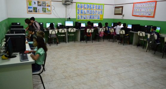 Escola Rondônia inicia ano letivo com reinauguração de espaço informatizado