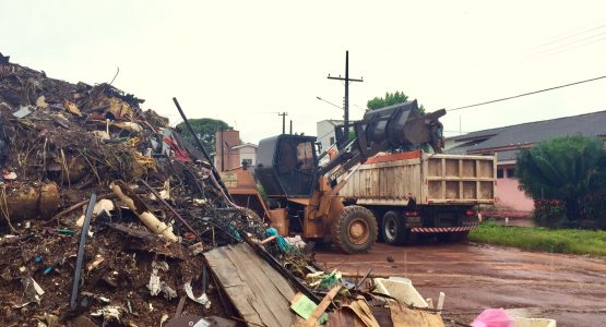 Prefeitura retira 100 toneladas de entulho no bairro Santa Rita