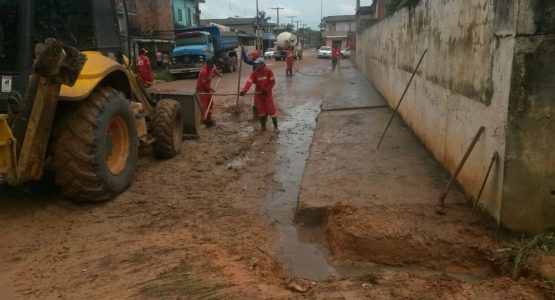 Prefeitura faz serviços de drenagem no bairro Araxá
