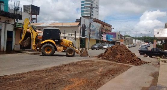 Prefeitura de Macapá faz serviços de recomposição do pavimento em vários bairros