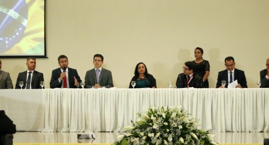 Prefeito Clécio participa de cerimônia de posse dos novos dirigentes do Tjap