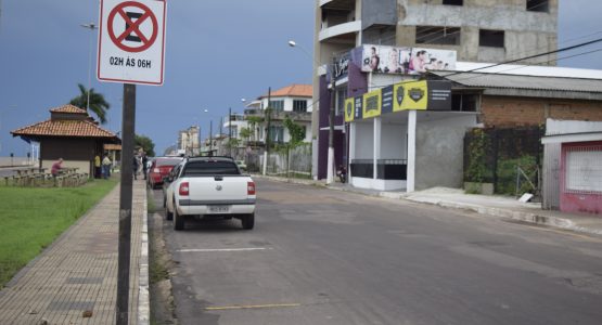 Prefeitura determina horário de estacionamento na orla de Macapá