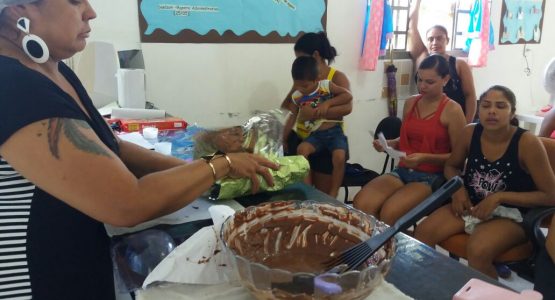 Usuárias do Cras participam de curso de salgadeiro e produção de ovos de chocolate