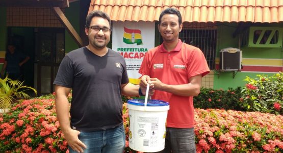 Biólogo mobiliza amigos e recolhe óleo de cozinha usado para projeto da prefeitura