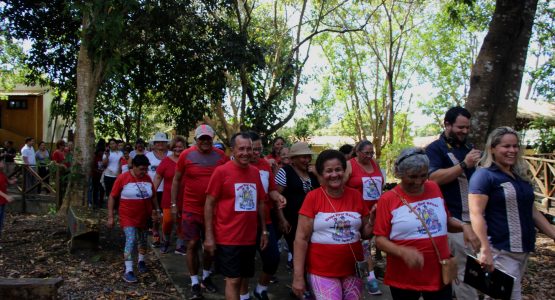 Prefeitura proporciona passeio a grupo de idosos da unidade de saúde São Pedro