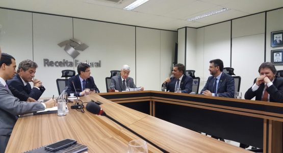 Prefeito Clécio e secretário da Receita Federal tratam sobre dívida previdenciária de municípios
