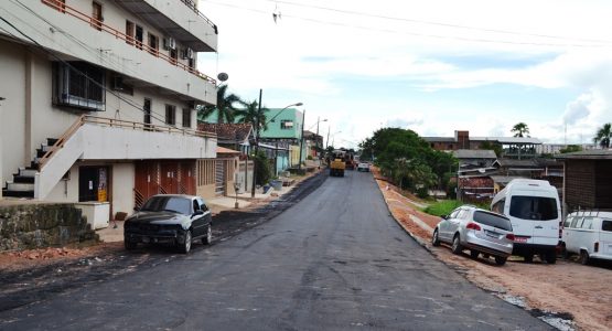 Novas ruas e avenidas de Macapá recebem serviço de asfaltamento