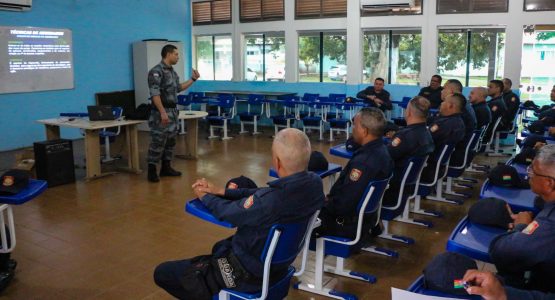 Guardas municipais atualizam técnicas de abordagem com instrução do Bope