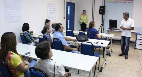 Empreendedores participam de palestra para regularização de negócios