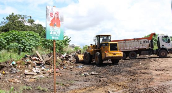 Mais de cem toneladas de resíduos são recolhidas de área de lixeira viciada