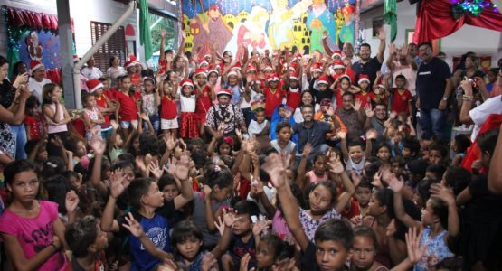 Cantata Natalina e entrega de brinquedos na Vila Progresso marcam fim do ano letivo escolar