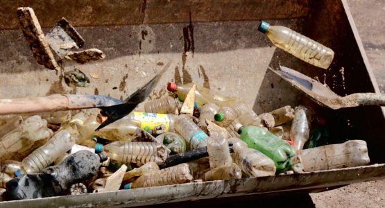 Lixo é causa de obstrução de bueiros e galerias em Macapá