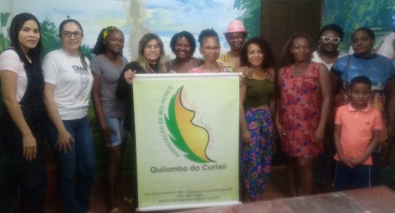 Coordenadoria Municipal de Mulheres apresenta serviços psicossociais e jurídicos à Associação de Mulheres do Curiaú