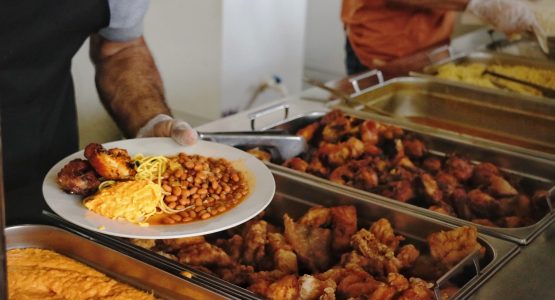 Mais de 22 mil refeições são servidas pelo Restaurante Popular Abrahim Ferreira Dias