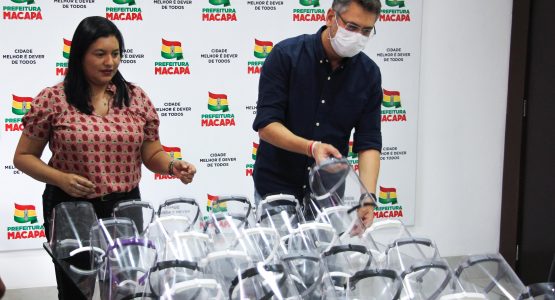 Prefeitura de Macapá recebe do Senai/AP doação de 30 máscaras Face Shield para combate ao Coronavírus