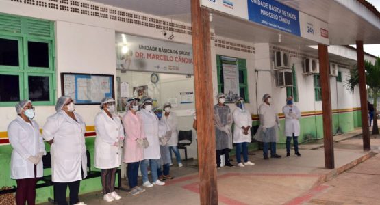 Banda da Guarda Civil Municipal homenageia profissionais de saúde na zona norte de Macapá