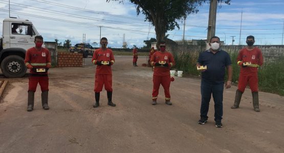 Prefeitura de Macapá recebe da Cacau Show doação de chocolates a trabalhadores da limpeza urbana envolvidos no combate ao novo Coronavírus