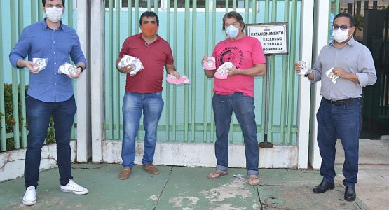 “Costurando Vidas”: Prefeitura de Macapá doa máscaras à Associação de Doadores Voluntários de Sangue e aos moradores do Nova Esperança