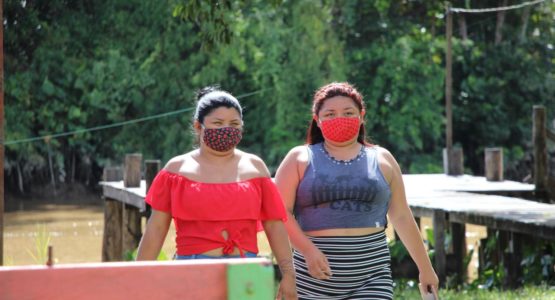Nove mil máscaras do projeto “Costurando Vidas” são entregues aos moradores do distrito do Bailique