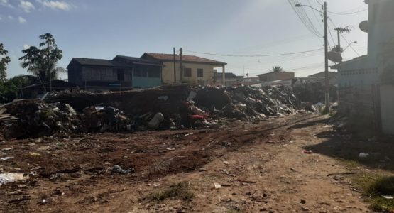 Prefeitura de Macapá volta a remover lixeira viciada em área atingida por fogo no bairro Perpétuo Socorro