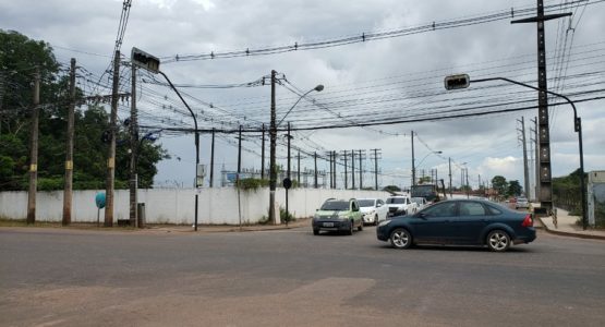Prefeitura de Macapá instala novo conjunto semafórico no bairro Alvorada