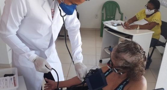 Moradores das comunidades de Ilha Redonda, Ressaca da Pedreira e Abacate da Pedreira recebem atendimentos de saúde da Prefeitura de Macapá