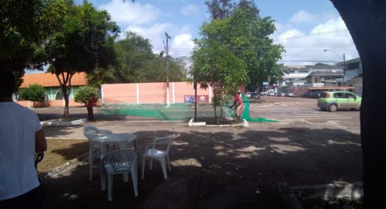 Prefeitura de Macapá inicia serviços de roçagem e limpeza na Praça Nossa Senhora da Conceição