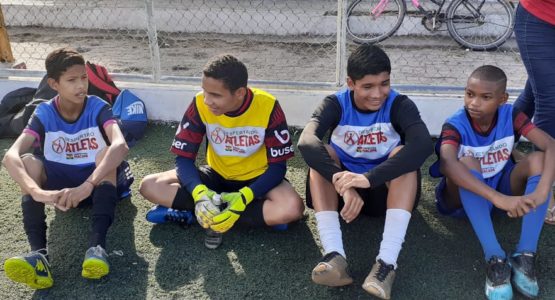 Projeto Despertando Atletas inicia retomada gradual das atividades da escolinha de futebol no Infraero 1