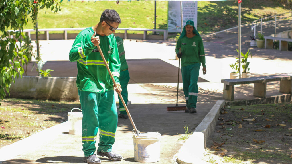 Praça Floriano Peixoto Recebe Serviços De Limpeza Manutenção E