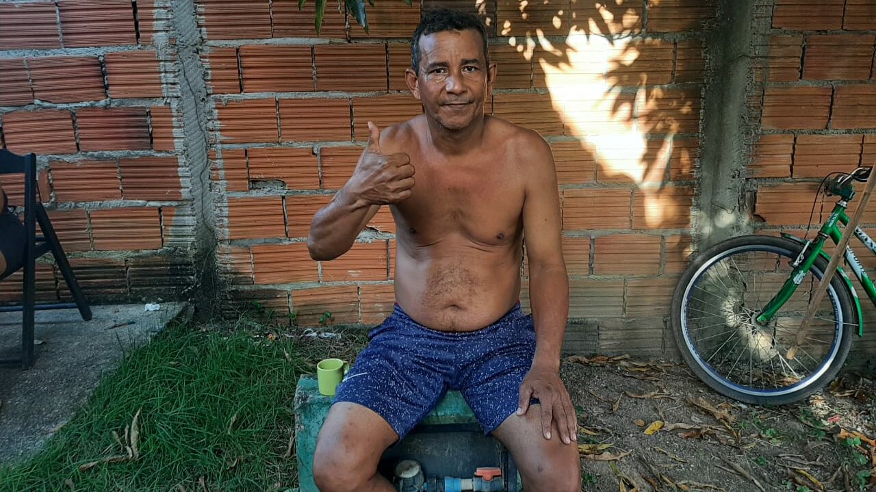 Servente Elinaldo Vidal, 55 anos, mora no Macapaba com sua família | Foto: Loiana Matos/PMM