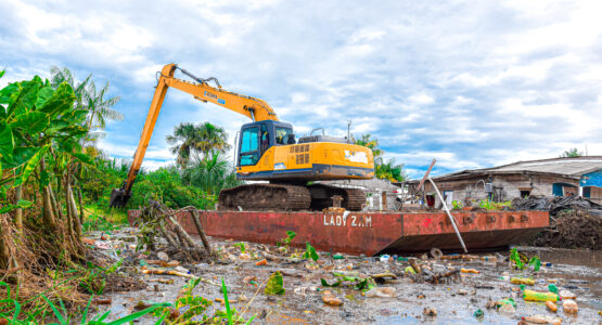 Prefeitura de Macapá inicia mutirão de limpeza no canal do bairro Jesus de Nazaré