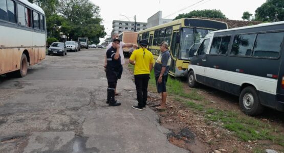 CTMac remove veículos em estado de abandono de vias públicas de Macapá