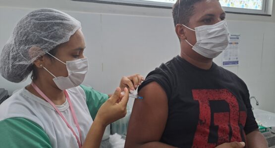 Sábado de Dia D de Vacinação imuniza todos os públicos de Norte a Sul de Macapá