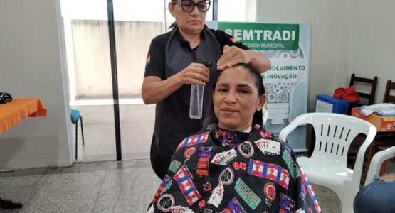 Prefeitura de Macapá capacita mulheres com oficina de design de sobrancelhas e corte de cabelo no Creas Cidadania