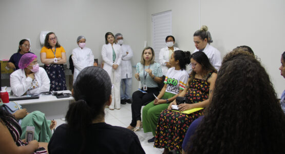 Maio Furta-cor: saúde mental materna é tema em roda de conversa na UBS Pantanal