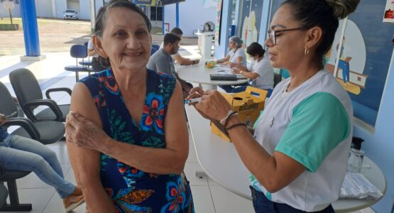 Prefeitura divulga pontos itinerantes de vacinação contra covid-19 e influenza para este sábado (13) e o feriado de Cabralzinho