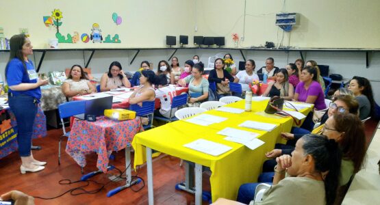 Professores da educação infantil municipal participam de formação do Programa Criança Alfabetizada