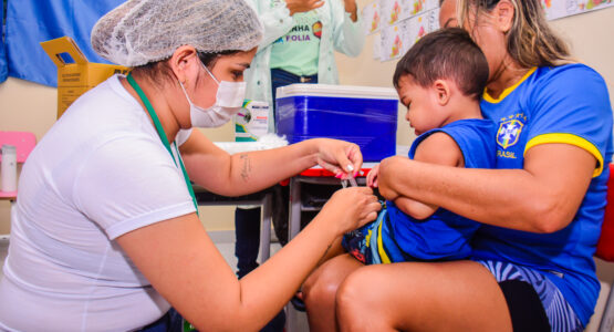 Vacinação Itinerante: Creche Eliana Azevedo recebe equipe de imunização da Prefeitura de Macapá