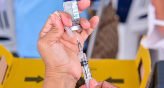 Professores, puérperas e trabalhadores da saúde ultrapassam 90% da Cobertura Vacinal em Macapá