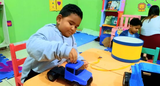 Emei O Pequeno Príncipe realiza roda de conversa em alusão ao Dia Mundial do Orgulho Autista